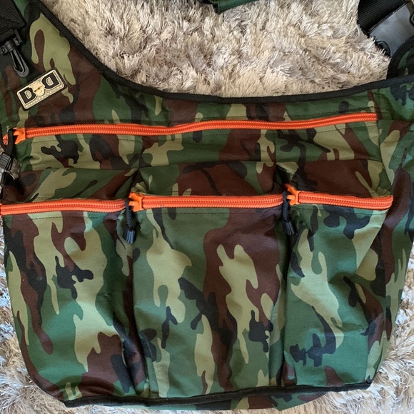 DIAPER DUDE CAMO DIAPER BAG - Picture 3 of 9